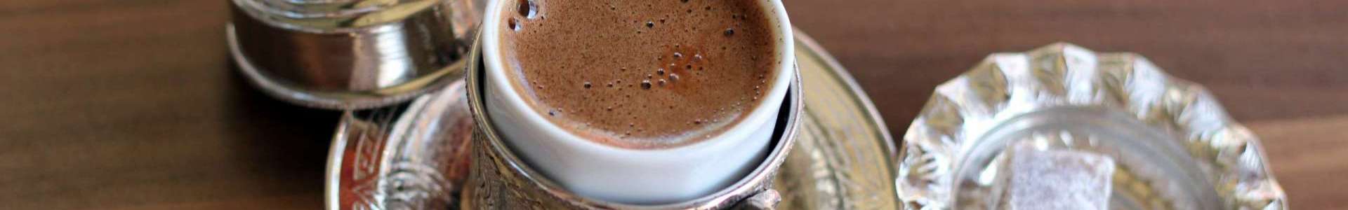 Türkischer Kaffee aus der Cezve